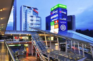 ¿Cómo elegir el centro comercial adecuado para una campaña publicitaria?