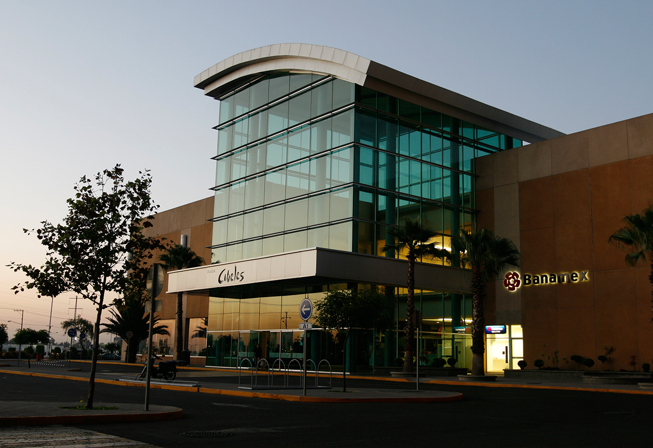 Publicidad en Plaza Cibeles Irapuato