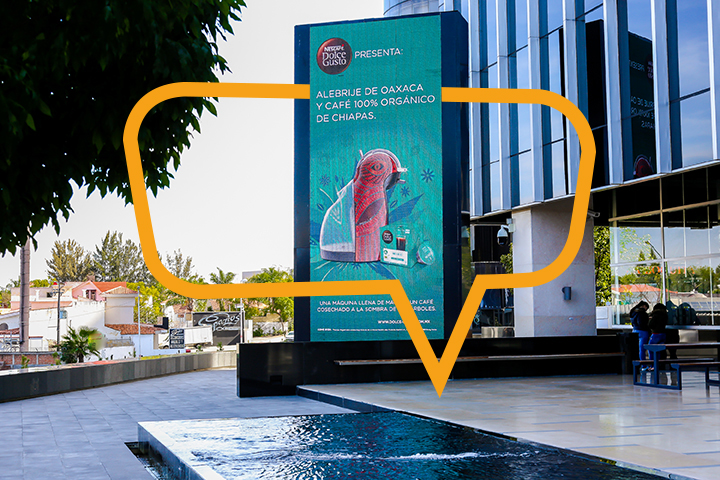 Publicidad en Plaza Andares. Torre digital