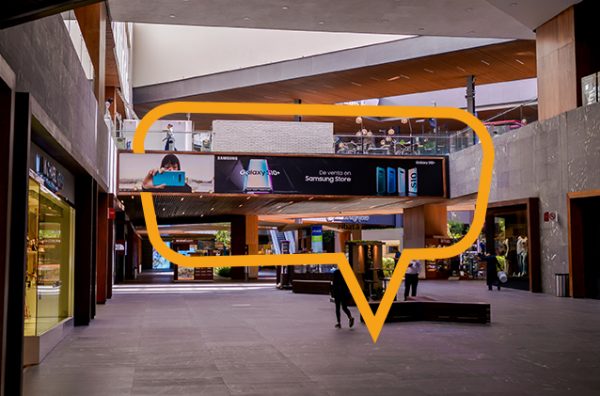 Publicidad en plaza Antea. Antepecho Samsung