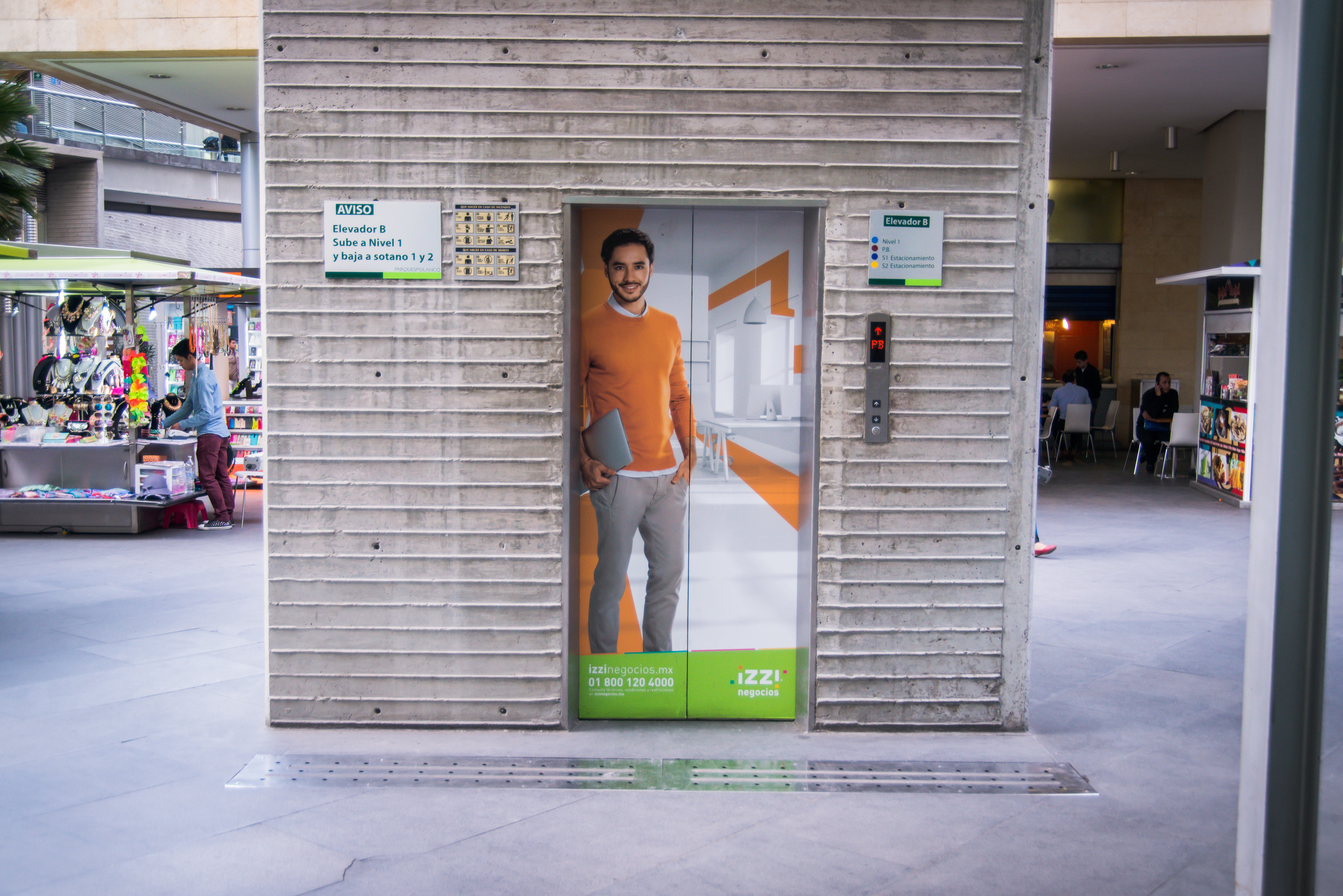 Publicidad en elevador Parque Polanco