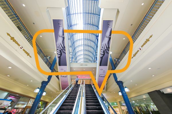 Publicidad en Galerías Insurgentes Antepecho en escalera