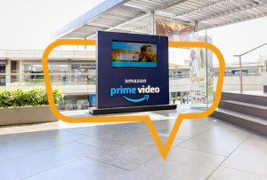 Publicidad en Oasis Coyoacán. Mampara en pasillo principal