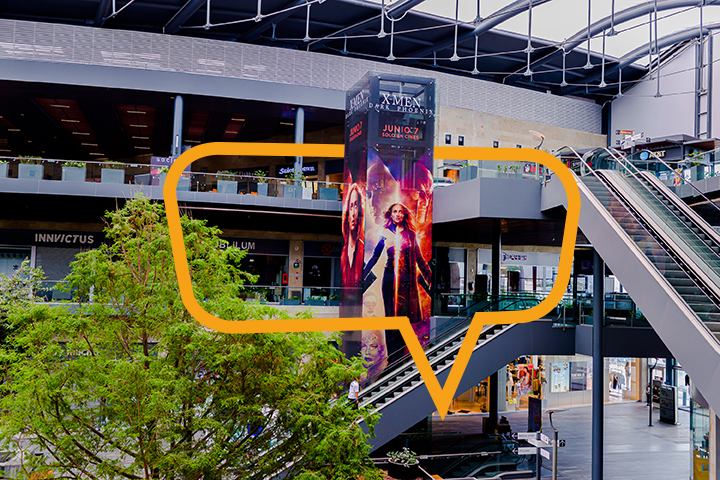 Publicidad en Paseo La Fe, elevadores X Men